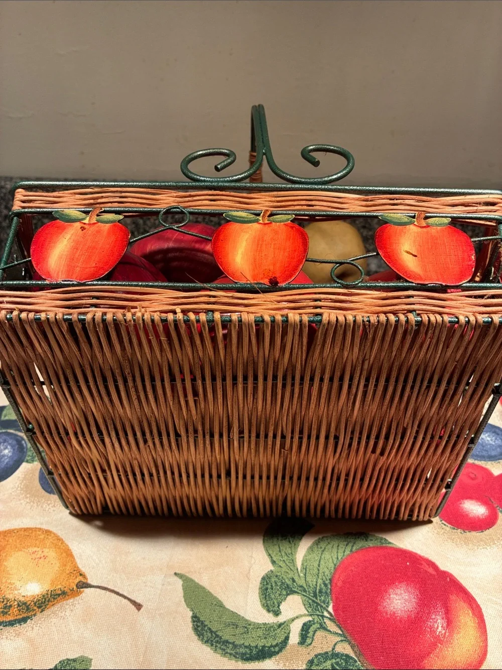 Vintage 90s wrought iron fruit & wire basket w/decorative painted fruit